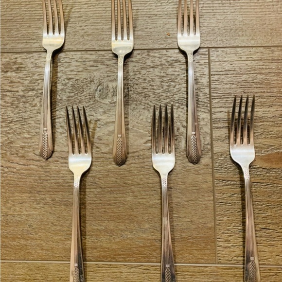 W.M. Rogers forks - Picture 1 of 10